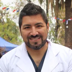 Dr. Óscar Cruz